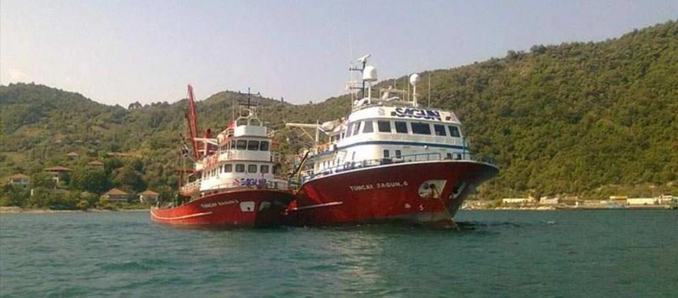 Δεκάδες τουρκικά αλιευτικά έχουν περικυκλώσει τη Λέσβο – Η Τουρκία πιέζει για επεισόδιο